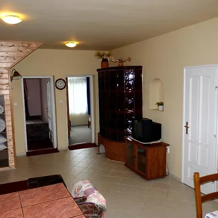 Dorka Vendeghaz Apartment Kehidakustany Room photo